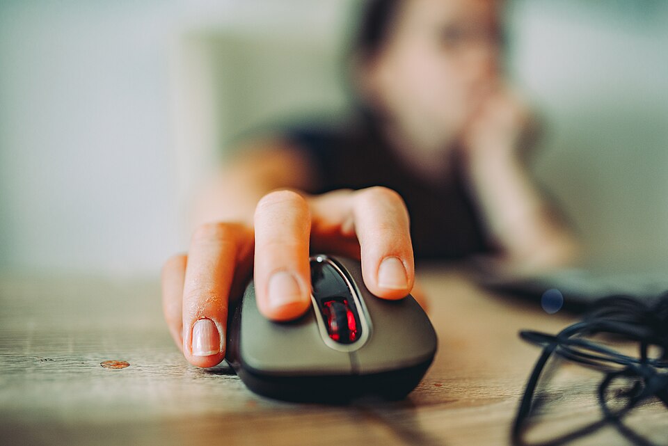 Mastering Vibe Coding: Why Seasoned Programmers Need to Balance AI-Driven Development with Traditional Skills